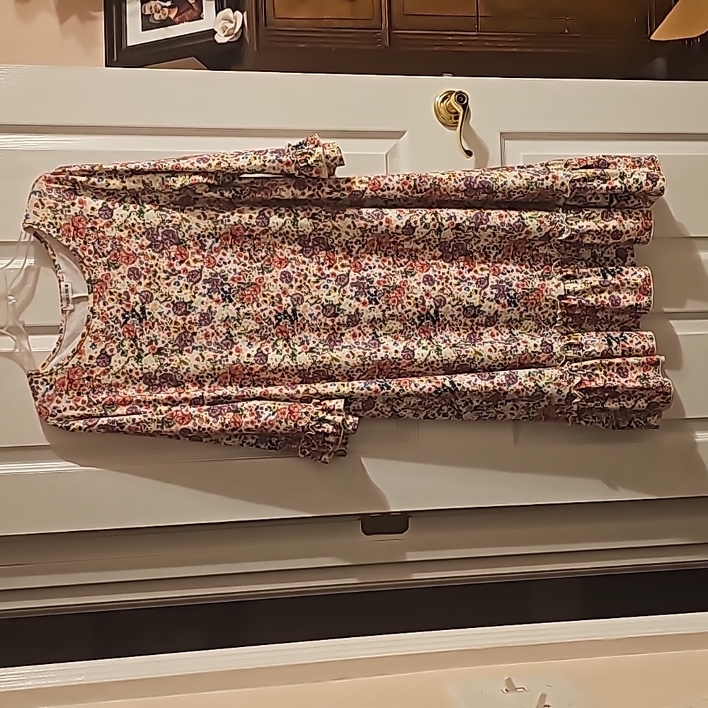 Nuggles 2x floral, ruffle sleeve and hem dress EUC